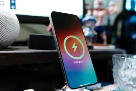 文县苹果15换屏服务分享用什么充电器给iPhone15充电更好 